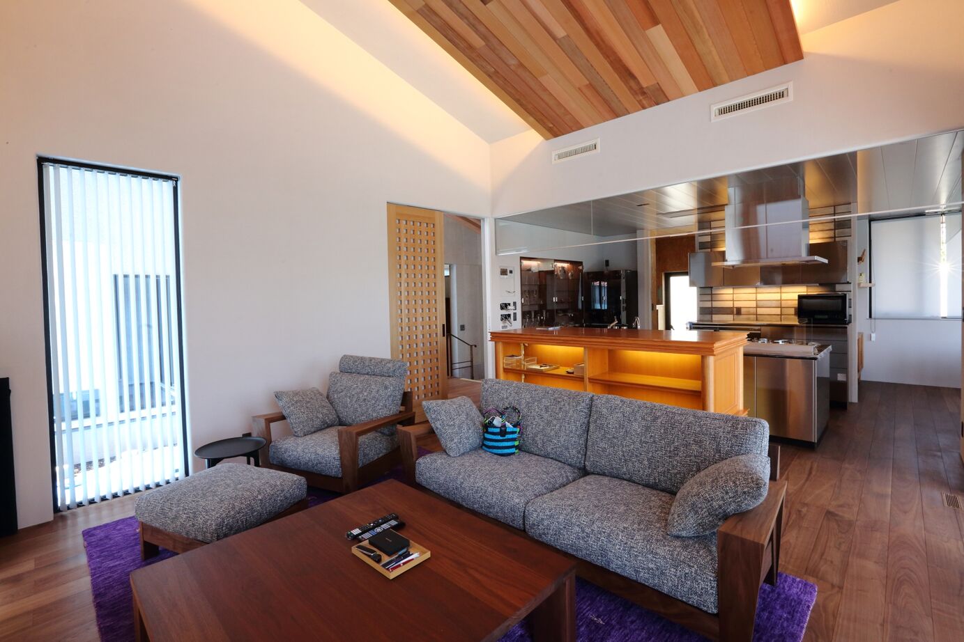 タカオ設計 水平線と素材が織りなす現代数寄屋の邸宅の建築実例画像2