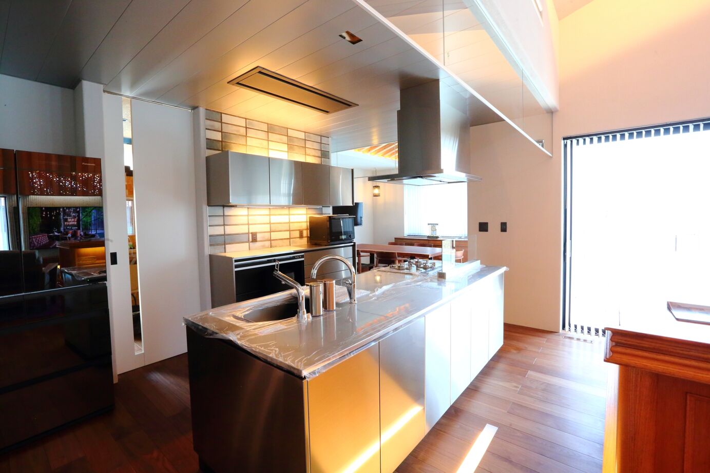 タカオ設計 水平線と素材が織りなす現代数寄屋の邸宅の建築実例画像3