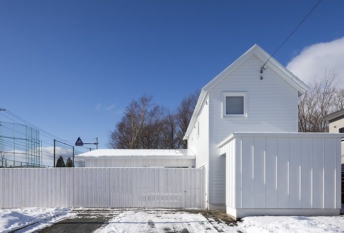 アートホーム 【A-prot】｜千歳市/４LDK｜魅せる収納。坂道をモチーフに間取りが計画された白く美しい家の建築実例画像2