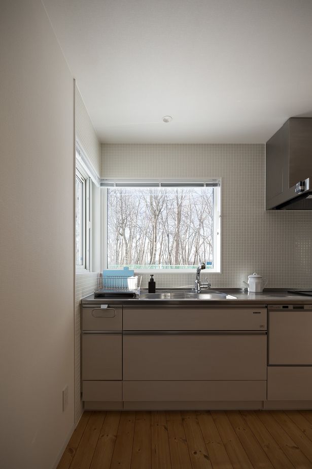 アートホーム 【A-prot】｜千歳市/４LDK｜魅せる収納。坂道をモチーフに間取りが計画された白く美しい家の建築実例画像8