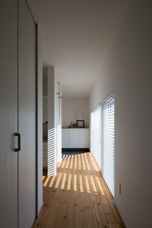 アートホーム 【A-prot】｜千歳市/４LDK｜魅せる収納。坂道をモチーフに間取りが計画された白く美しい家の建築実例画像9