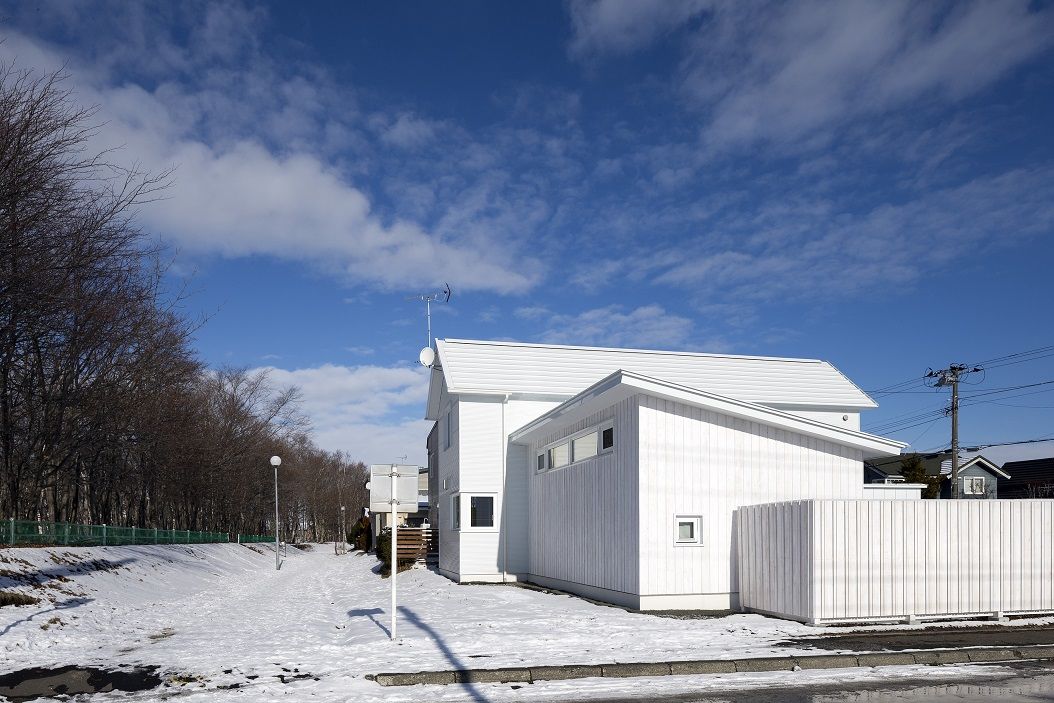 アートホーム 【A-prot】｜千歳市/４LDK｜魅せる収納。坂道をモチーフに間取りが計画された白く美しい家の建築実例画像10