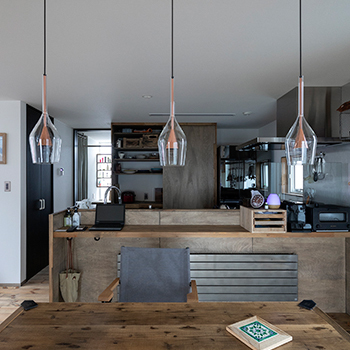 アートホーム 【mini prot Basic】｜札幌市/３LDK｜リビングの吹抜けと７連窓の開放感［タイプと間取選択・規格化住宅］の建築実例画像2