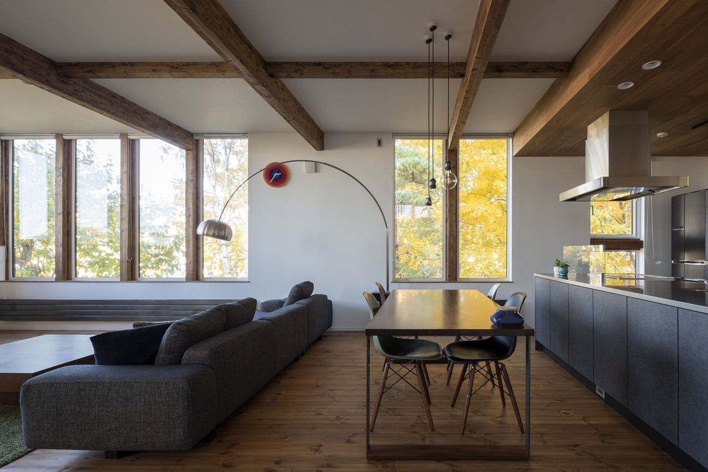 アートホーム 【A-Prot】｜3360万円/札幌市/3LDK間取図｜季節ごとに移ろう借景を愉しむ、2階リビングの住まいの建築実例画像1