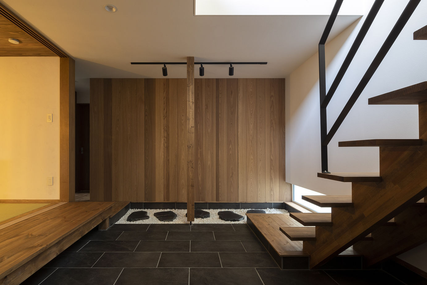 アートホーム 【A-Prot】｜3360万円/札幌市/3LDK間取図｜季節ごとに移ろう借景を愉しむ、2階リビングの住まいの建築実例画像8