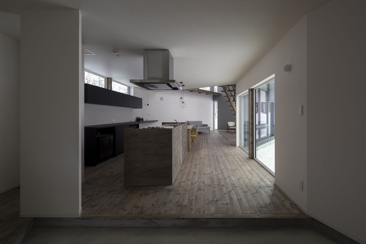 アートホーム 【A-Prot】｜虻田郡/大空間/２LDK｜太陽の位置から計算された、自然とともに生きるくの字型の家の建築実例画像3