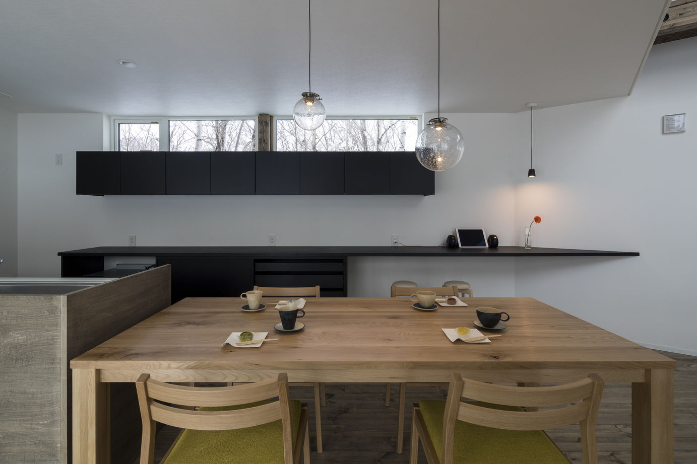 アートホーム 【A-Prot】｜虻田郡/大空間/２LDK｜太陽の位置から計算された、自然とともに生きるくの字型の家の建築実例画像7