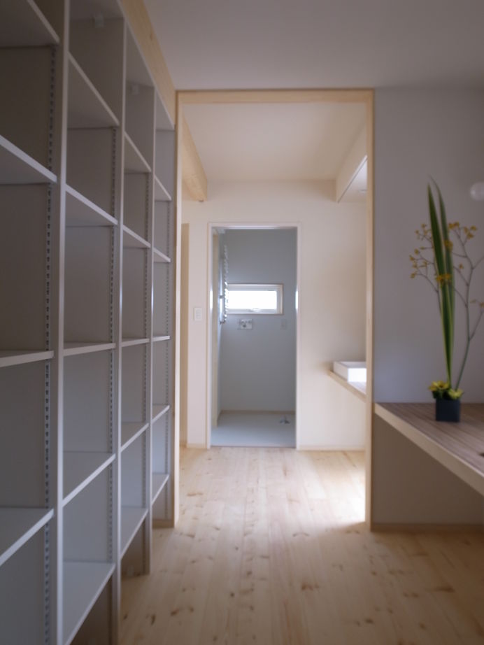 アートホーム 【A-Prot】｜3950万円/恵庭市/3LDK+家事室｜外観に調和した造作カーポートのある住まいの建築実例画像6