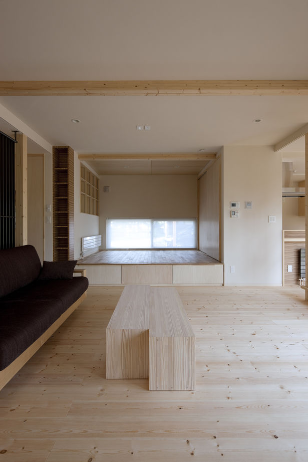 アートホーム 【A-Prot】｜3950万円/恵庭市/3LDK+家事室｜外観に調和した造作カーポートのある住まいの建築実例画像7