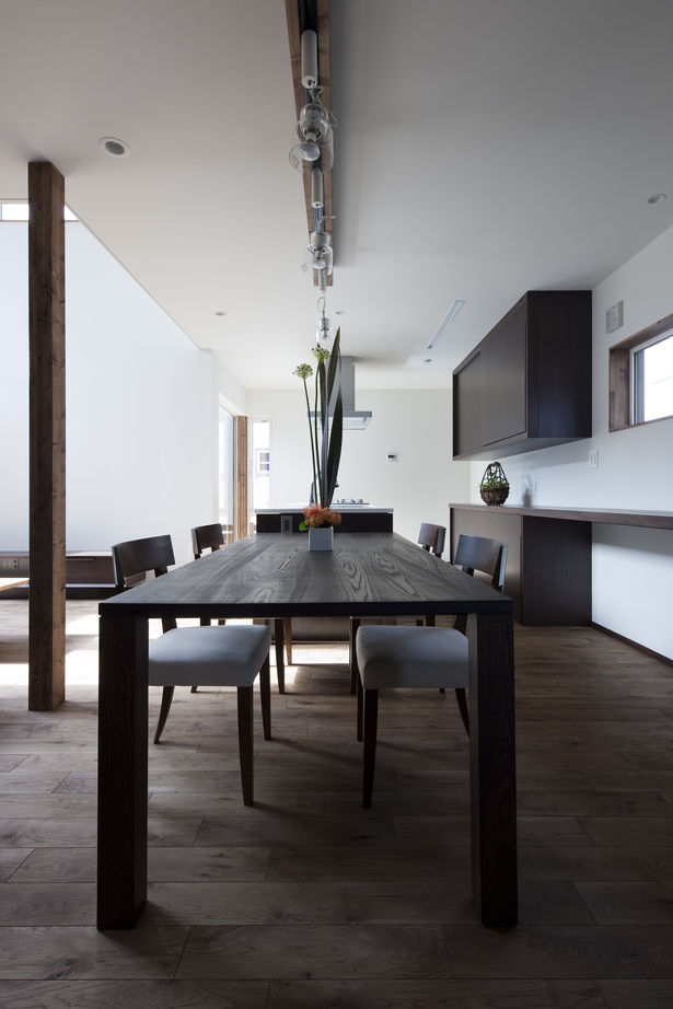 アートホーム 【A-Prot】｜千歳市/3LDK｜フリースペースからLDKが見渡せる開放的な空間構成。土間続きに外とつながる家の建築実例画像5