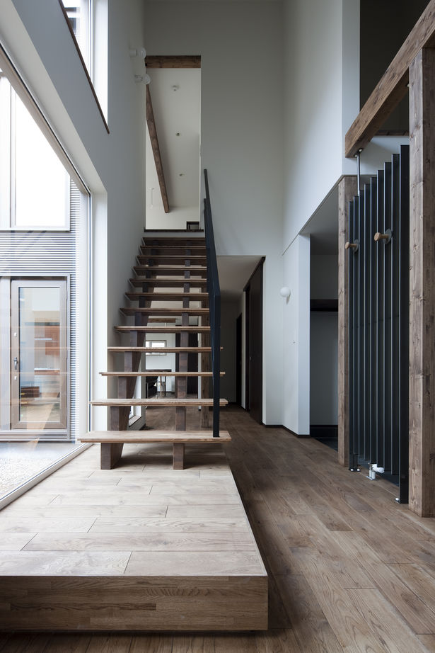 アートホーム 【A-Prot】｜千歳市/3LDK｜フリースペースからLDKが見渡せる開放的な空間構成。土間続きに外とつながる家の建築実例画像7