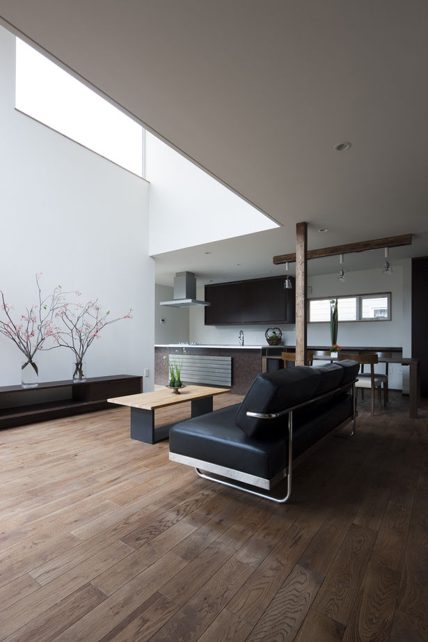 アートホーム 【A-Prot】｜千歳市/3LDK｜フリースペースからLDKが見渡せる開放的な空間構成。土間続きに外とつながる家の建築実例画像8