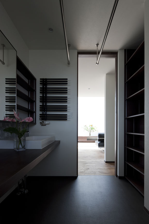 アートホーム 【A-Prot】｜千歳市/3LDK｜フリースペースからLDKが見渡せる開放的な空間構成。土間続きに外とつながる家の建築実例画像9