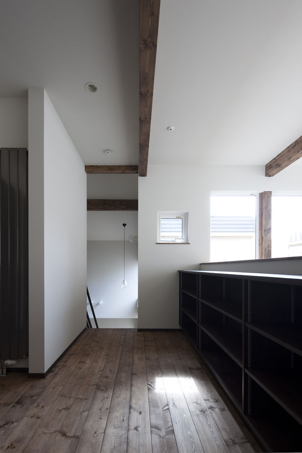 アートホーム 【A-Prot】｜千歳市/3LDK｜フリースペースからLDKが見渡せる開放的な空間構成。土間続きに外とつながる家の建築実例画像10