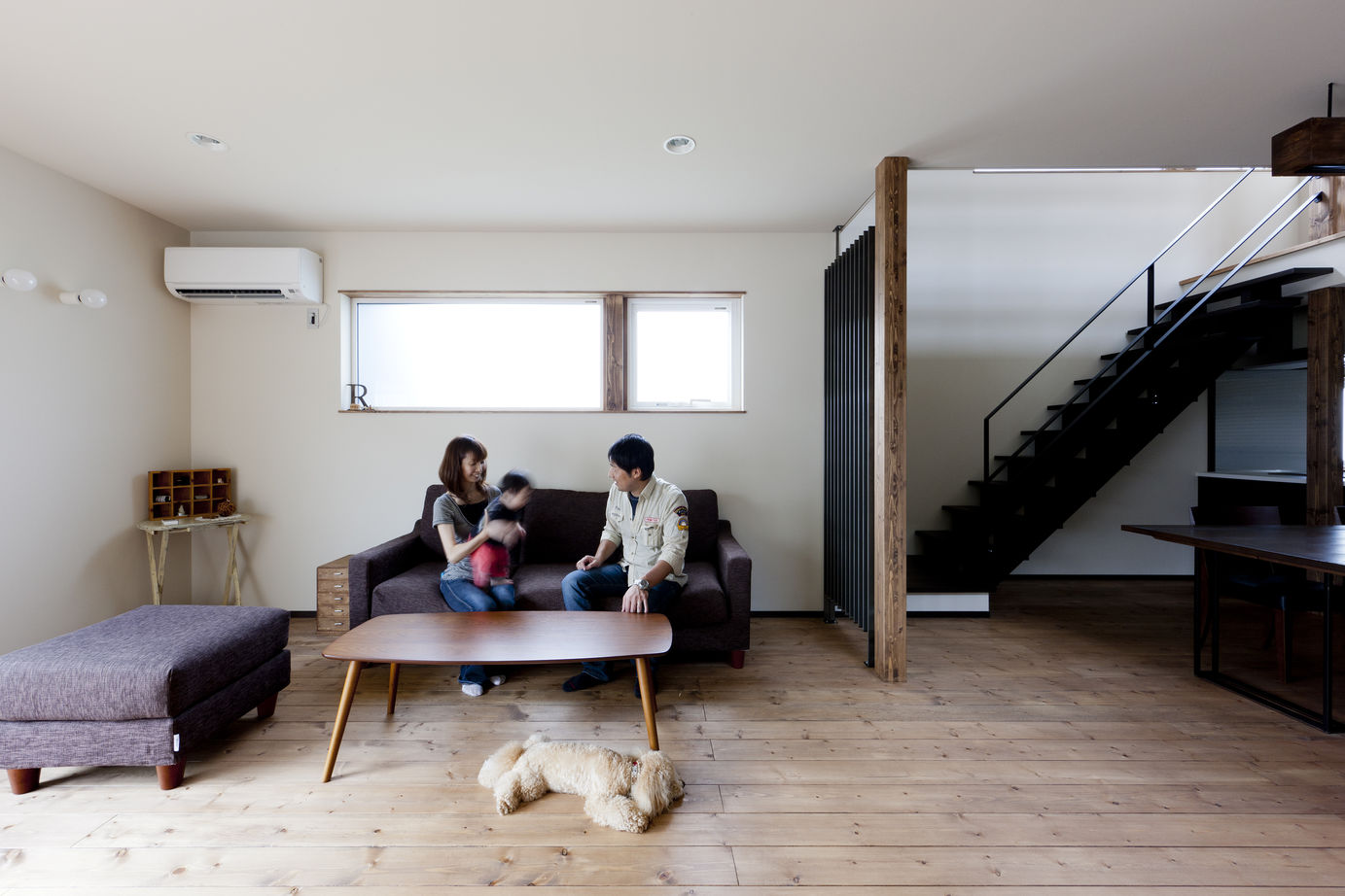 アートホーム 【A-Prot】｜岩見沢市/3LDK+アトリエ｜ビルトインガレージとインナーテラス。外構アプローチが美しい住まいの建築実例画像4