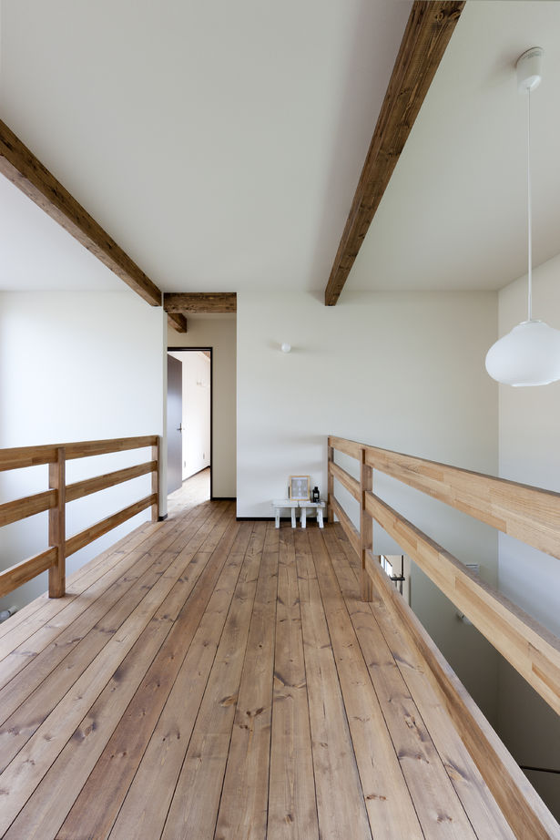 アートホーム 【A-Prot】｜岩見沢市/3LDK+アトリエ｜ビルトインガレージとインナーテラス。外構アプローチが美しい住まいの建築実例画像7