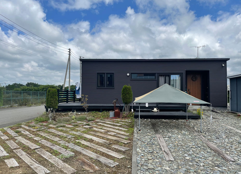 アートホーム 【A-Prot】｜平屋/1000万円台/庭/自然素材/千歳市｜夫婦でミニマルに暮らすお気に入りの家の建築実例画像2