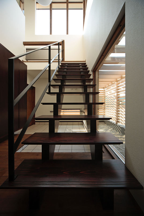 アートホーム 【A-Prot】｜二世帯住宅/完全分離型/カーテンウォール/自然素材/恵庭市｜楽しい二世帯の家の建築実例画像2