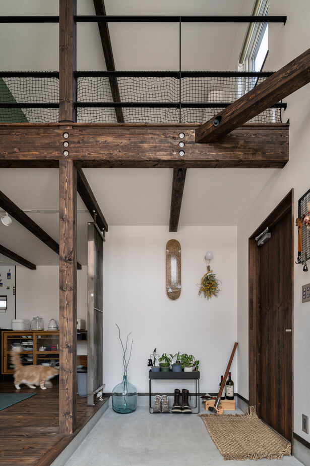 アートホーム 【A-Prot】｜千歳市/2LDK｜窓辺に薪ストーブ・キャットウォークのある、猫と暮らす家の建築実例画像3