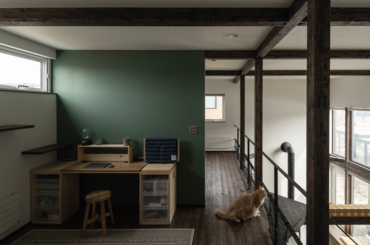 アートホーム 【A-Prot】｜千歳市/2LDK｜窓辺に薪ストーブ・キャットウォークのある、猫と暮らす家の建築実例画像7