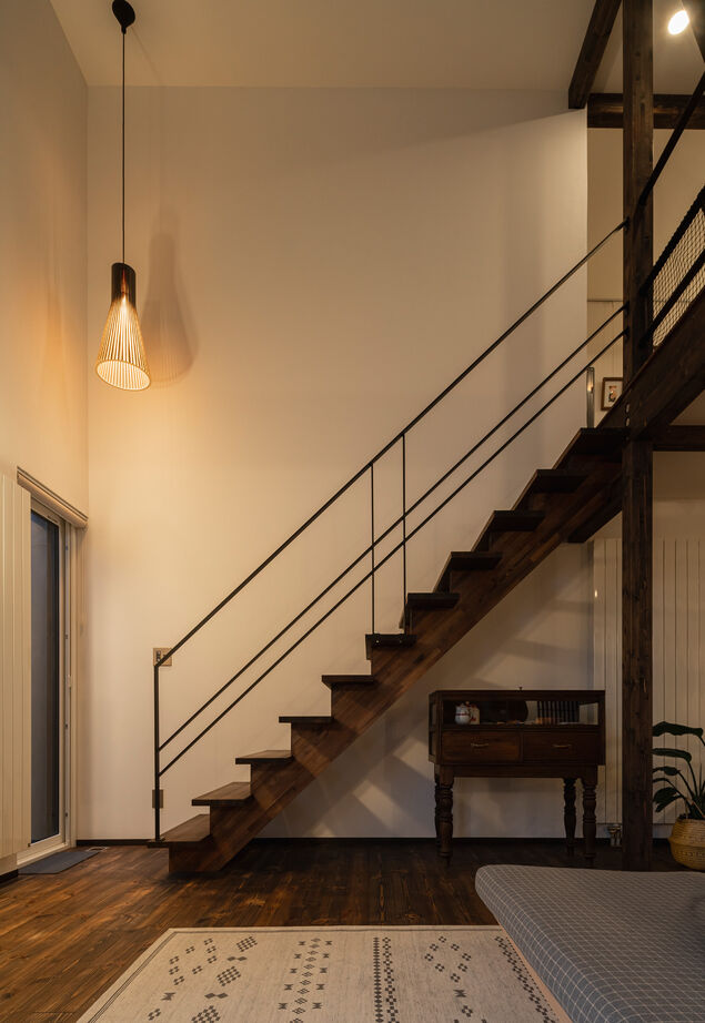 アートホーム 【A-Prot】｜千歳市/2LDK｜窓辺に薪ストーブ・キャットウォークのある、猫と暮らす家の建築実例画像9