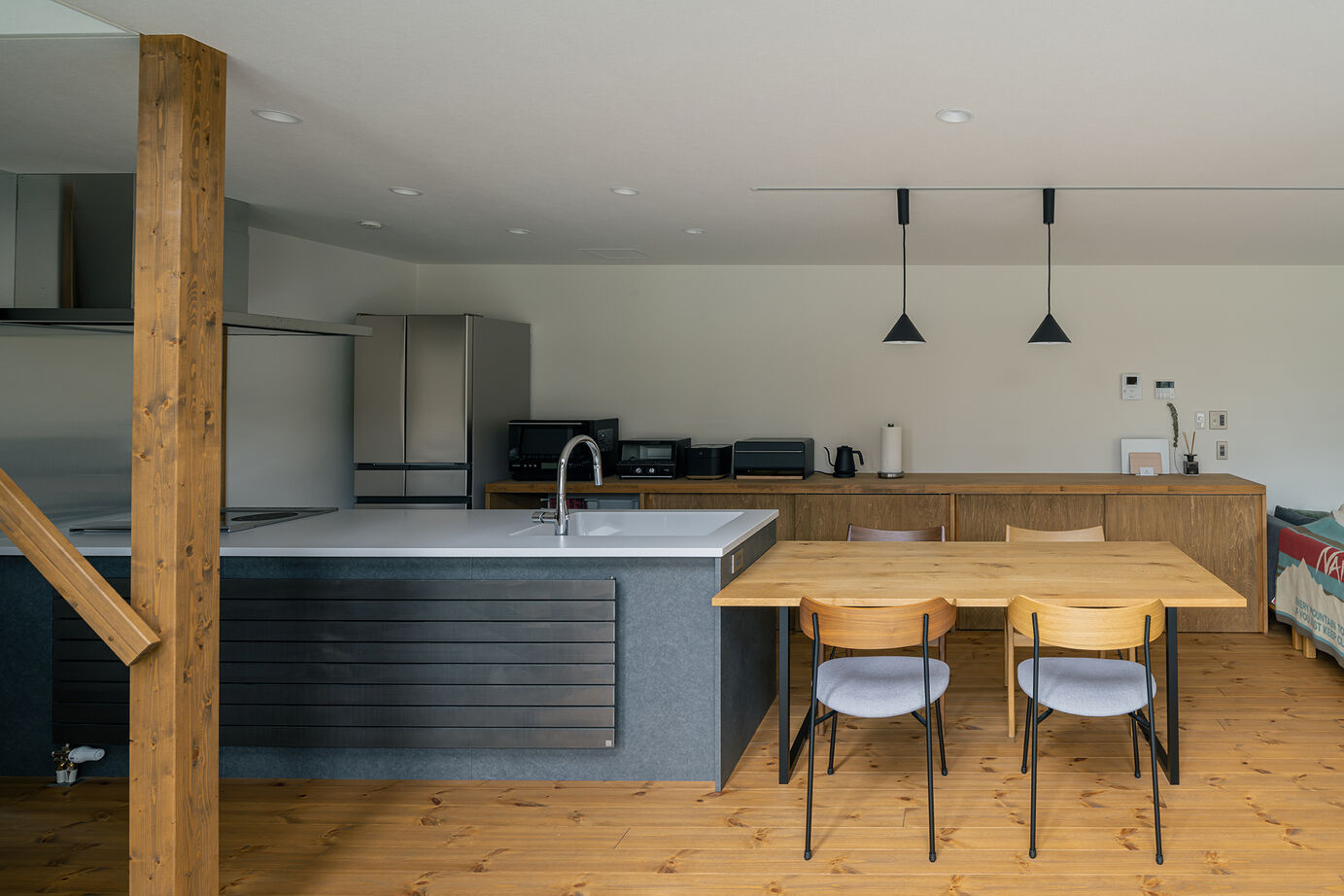 アートホーム 【A-Prot】｜岩見沢市/3200万円台｜家にいるけど外にいるような、そんな家「ドマノマド」。の建築実例画像8