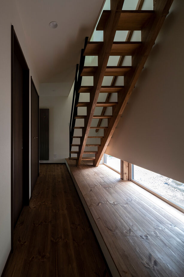 アートホーム 【重量木骨の家】｜札幌市 / 2LDK｜耐震構法 SE構法を採用、旗竿地を生かした「tunnel house」の建築実例画像7