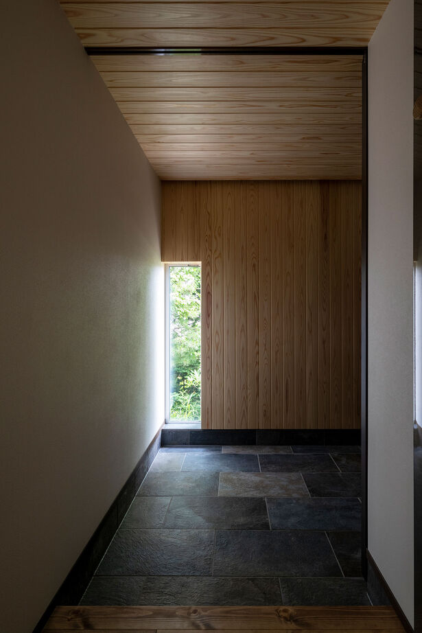 アートホーム 【重量木骨の家】｜札幌市 / 2LDK｜耐震構法 SE構法を採用、旗竿地を生かした「tunnel house」の建築実例画像8