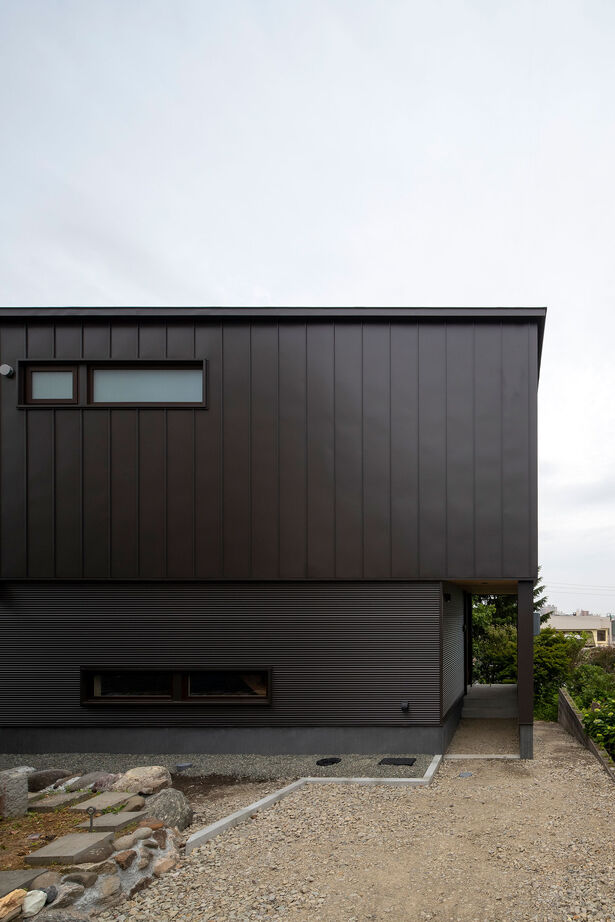 アートホーム 【重量木骨の家】｜札幌市 / 2LDK｜耐震構法 SE構法を採用、旗竿地を生かした「tunnel house」の建築実例画像10