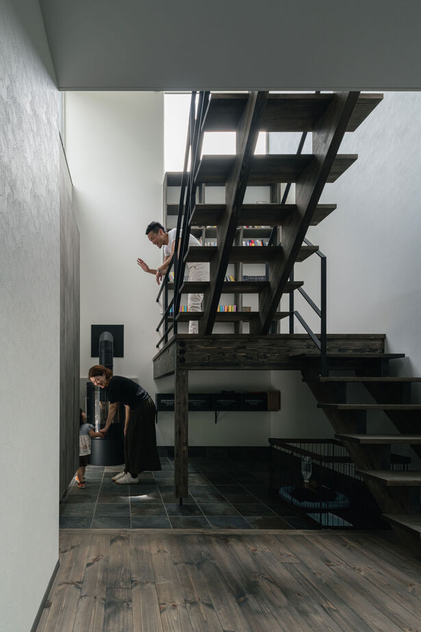 アートホーム 【A-Prot】｜札幌市｜四季の眺めと家族の時間を楽しむ緑に浮かぶ展望リビングの家「移ろう描写」の建築実例画像4