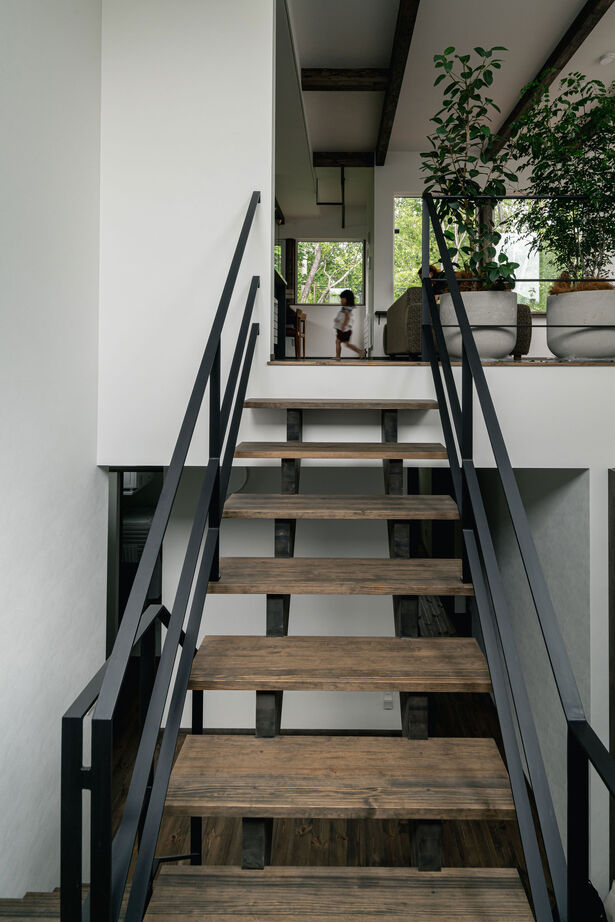 アートホーム 【A-Prot】｜札幌市｜四季の眺めと家族の時間を楽しむ緑に浮かぶ展望リビングの家「移ろう描写」の建築実例画像7