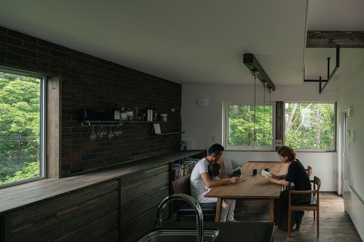 アートホーム 【A-Prot】｜札幌市｜四季の眺めと家族の時間を楽しむ緑に浮かぶ展望リビングの家「移ろう描写」の建築実例画像8