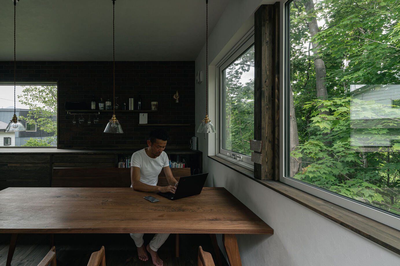 アートホーム 【A-Prot】｜札幌市｜四季の眺めと家族の時間を楽しむ緑に浮かぶ展望リビングの家「移ろう描写」の建築実例画像9