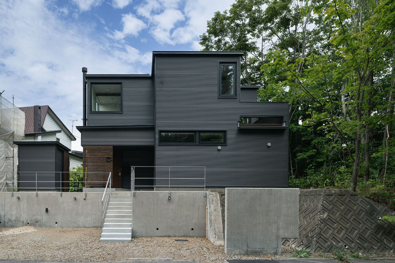 アートホーム 【A-Prot】｜札幌市｜四季の眺めと家族の時間を楽しむ緑に浮かぶ展望リビングの家「移ろう描写」の建築実例画像13