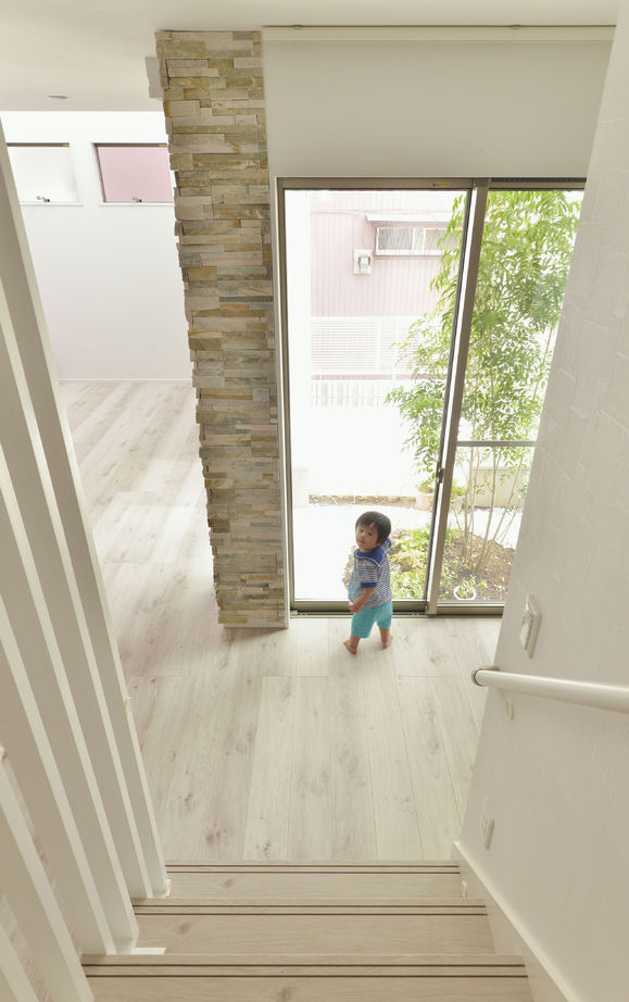 家物語　小林工務店 【吹き抜け/間取り図あり/1,000～1,500万円】直線の美しさが表現された外観。緑が彩る中庭のある家の建築実例画像4