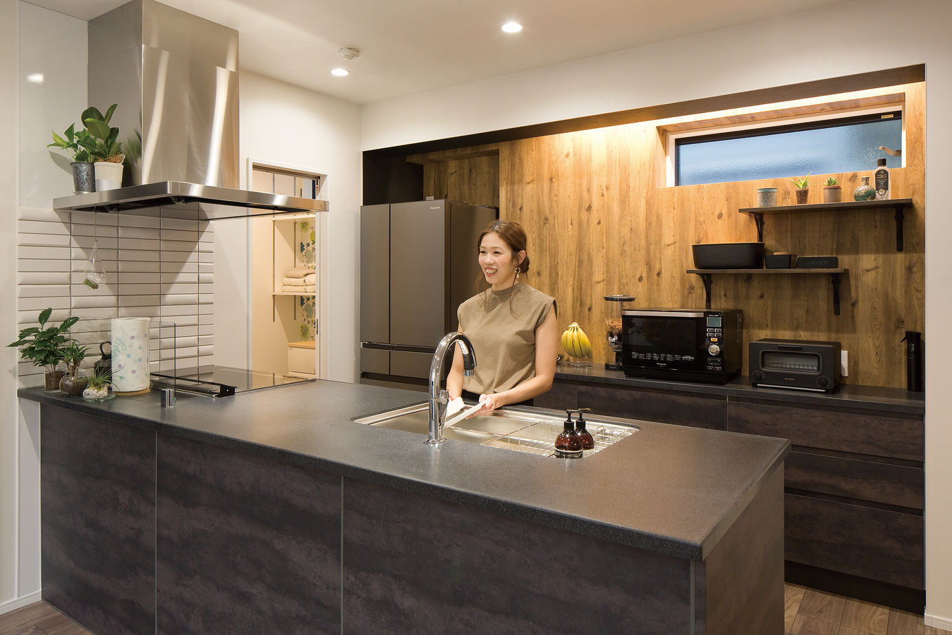 家物語　小林工務店 【1000～1500万円/33坪/間取り図有】拘りキッチンにガルバリウムの外装まで叶えた高いコストパフォーマンスの建築実例画像4