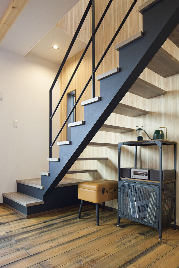 家物語　小林工務店 【～1,500万円/ビルドインガレージ/31坪台/間取り図有】「ビルドインガレージ&カフェ風のインテリアの建築実例画像4