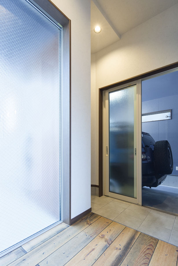 家物語　小林工務店 【～1,500万円/ビルドインガレージ/31坪台/間取り図有】「ビルドインガレージ&カフェ風のインテリアの建築実例画像5