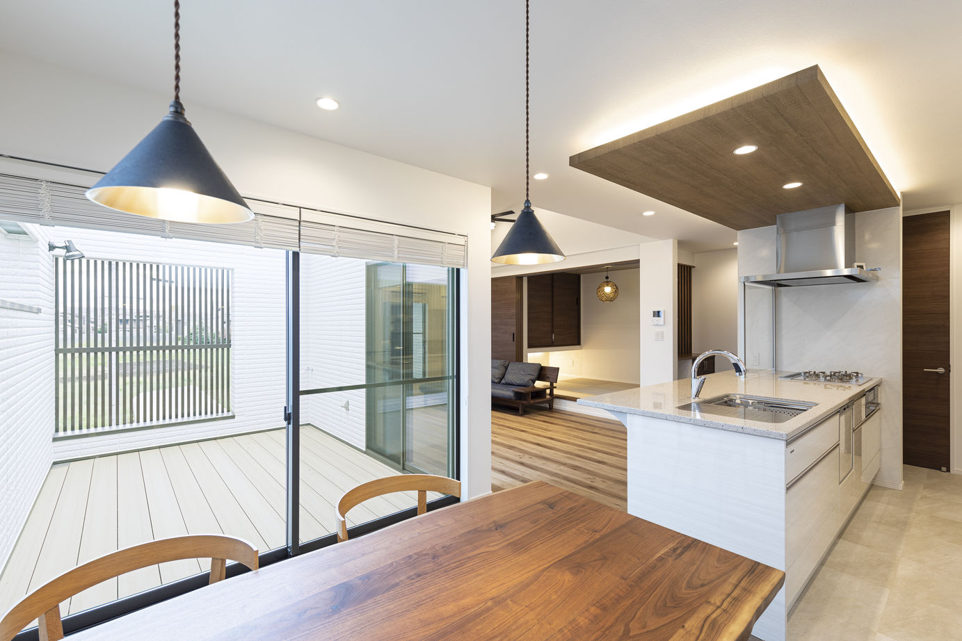 家物語　小林工務店 【1500万円～1999万円/吹き抜け/間取り図有】6人家族でも広々のバルコニーと和室のある家の建築実例画像2