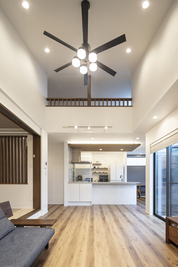 家物語　小林工務店 【1500万円～1999万円/吹き抜け/間取り図有】6人家族でも広々のバルコニーと和室のある家の建築実例画像3