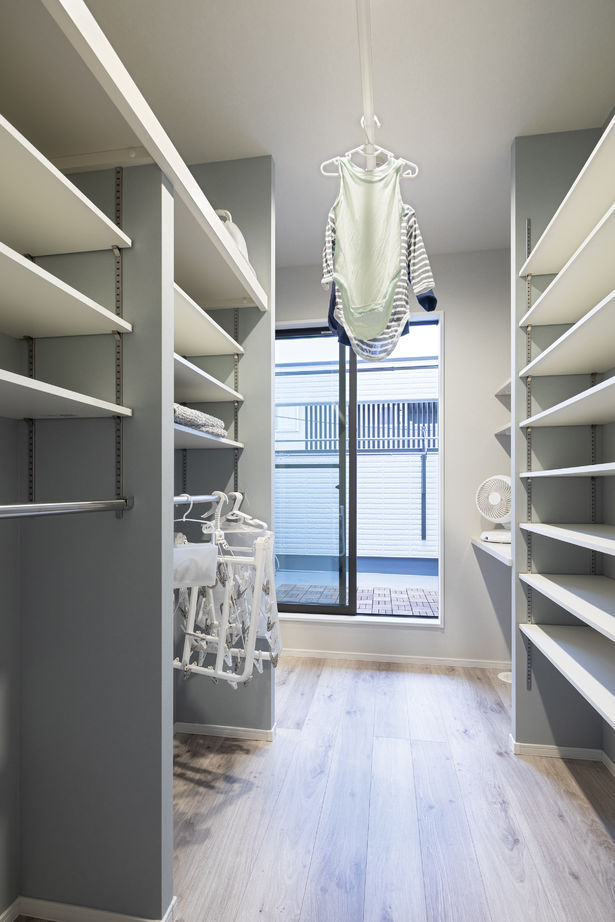 家物語　小林工務店 【1500万円～1999万円/吹き抜け/間取り図有】6人家族でも広々のバルコニーと和室のある家の建築実例画像6