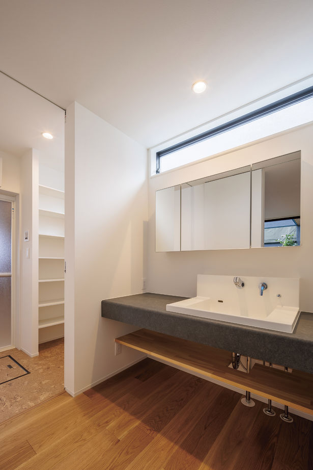 家物語　小林工務店 【1500万円~1999万円/無垢材/中庭/間取り図有】ウッドデッキ直結のLDK。家族時間から大人数ホームパーティの建築実例画像9