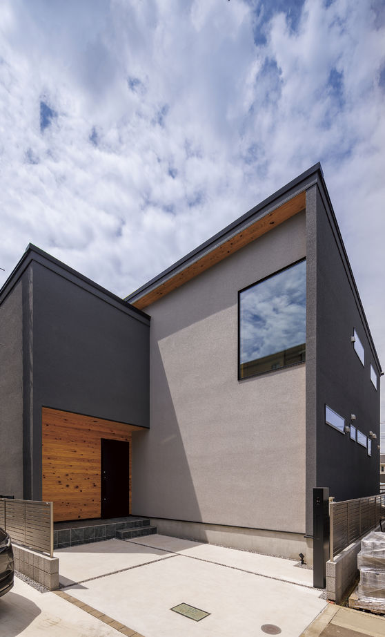 家物語　小林工務店 【1500万円~1999万円/無垢材/中庭/間取り図有】ウッドデッキ直結のLDK。家族時間から大人数ホームパーティの建築実例画像10