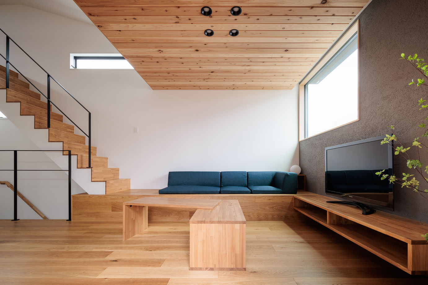 家物語　小林工務店 【リビング階段/吹き抜け/1500～1999万円/間取り図】無垢材を使用し自社大工の造作家具のあるモダンハウスの建築実例画像5