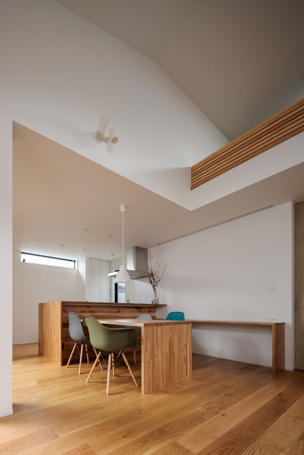 家物語　小林工務店 【リビング階段/吹き抜け/1500～1999万円/間取り図】無垢材を使用し自社大工の造作家具のあるモダンハウスの建築実例画像8