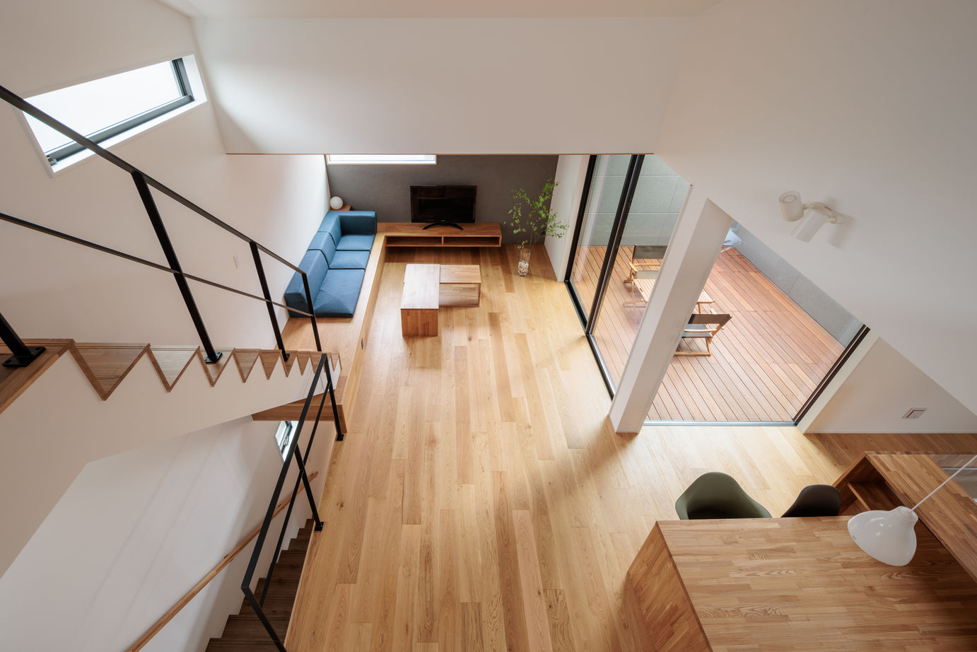 家物語　小林工務店 【リビング階段/吹き抜け/1500～1999万円/間取り図】無垢材を使用し自社大工の造作家具のあるモダンハウスの建築実例画像9