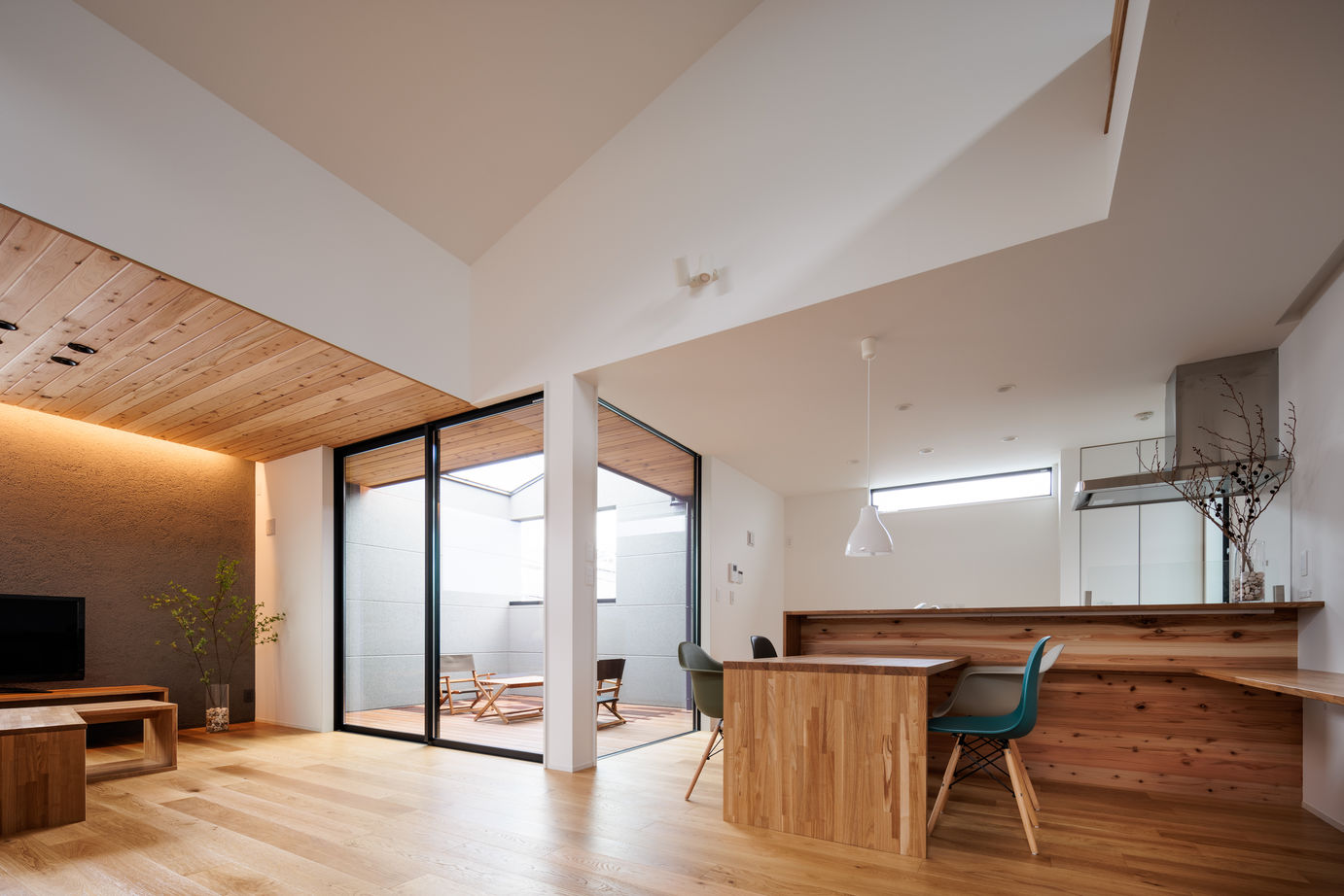 家物語　小林工務店 【リビング階段/吹き抜け/1500～1999万円/間取り図】無垢材を使用し自社大工の造作家具のあるモダンハウスの建築実例画像10