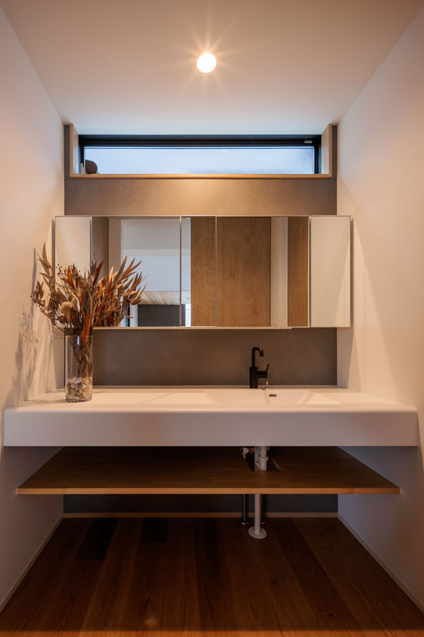 家物語　小林工務店 【リビング階段/吹き抜け/1500～1999万円/間取り図】無垢材を使用し自社大工の造作家具のあるモダンハウスの建築実例画像11