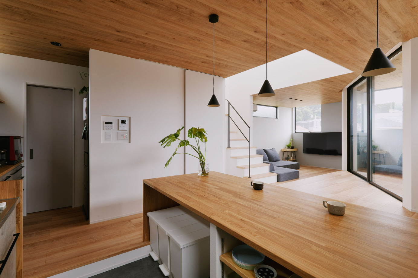 家物語　小林工務店 【1500~1999万円/3階建て/インナーバルコニー/間取り図有】プライバシーと外へのつながりを両立した家の建築実例画像3