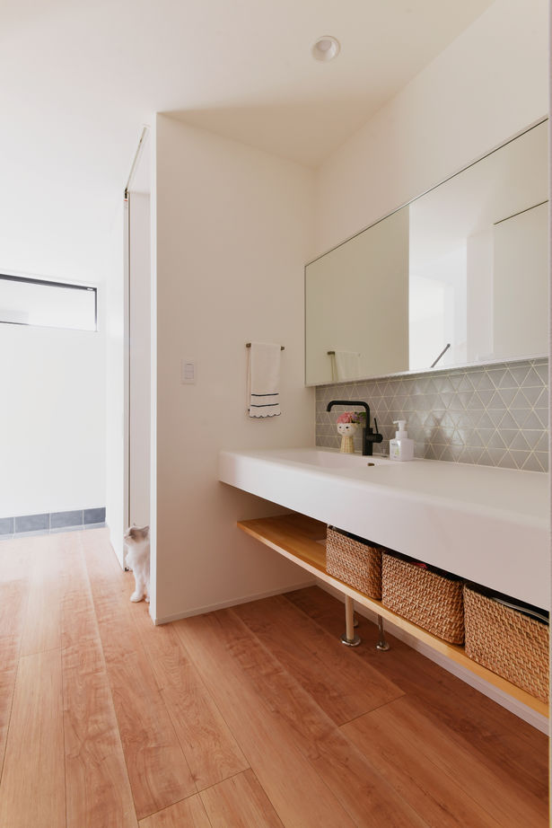 家物語　小林工務店 【1500~1999万円/3階建て/インナーバルコニー/間取り図有】プライバシーと外へのつながりを両立した家の建築実例画像8